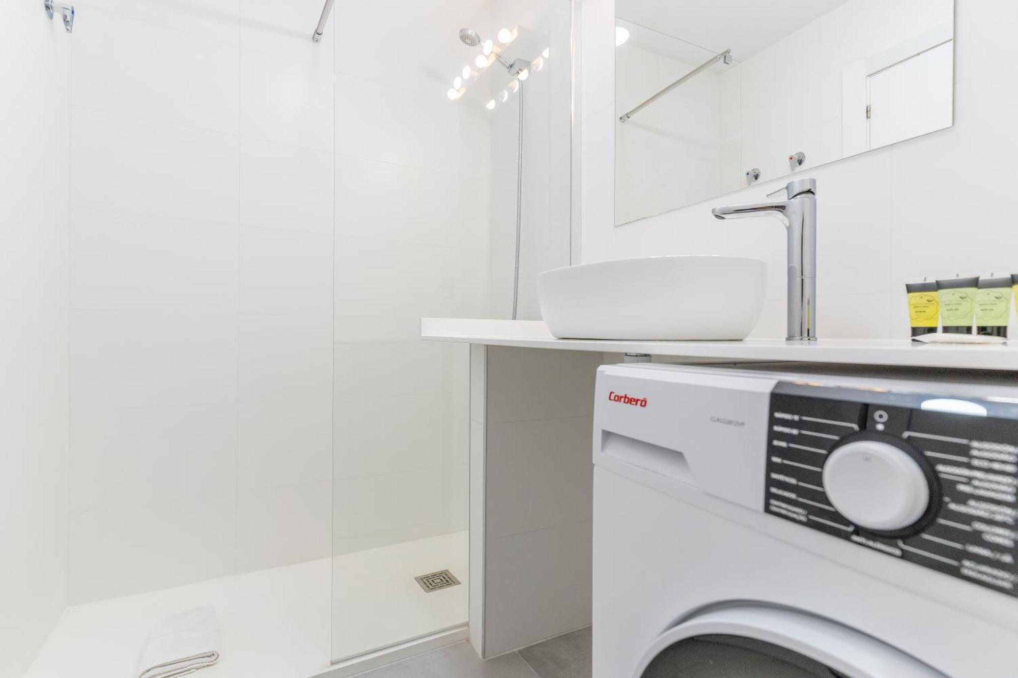 Cozy And Bright-1Bedroom 1Bathroom-Las Letras มาดริด ภายนอก รูปภาพ