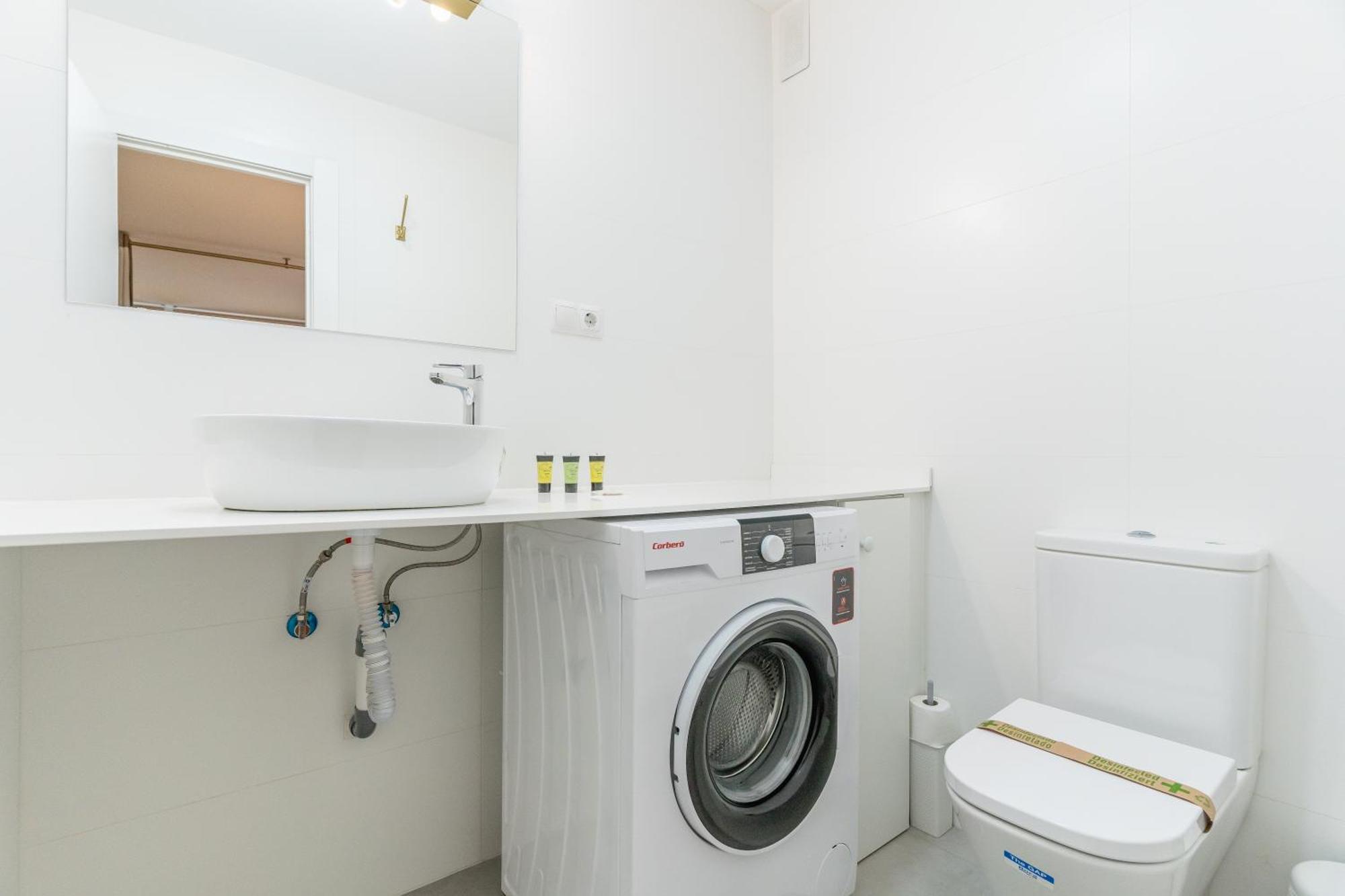 Cozy And Bright-1Bedroom 1Bathroom-Las Letras มาดริด ภายนอก รูปภาพ